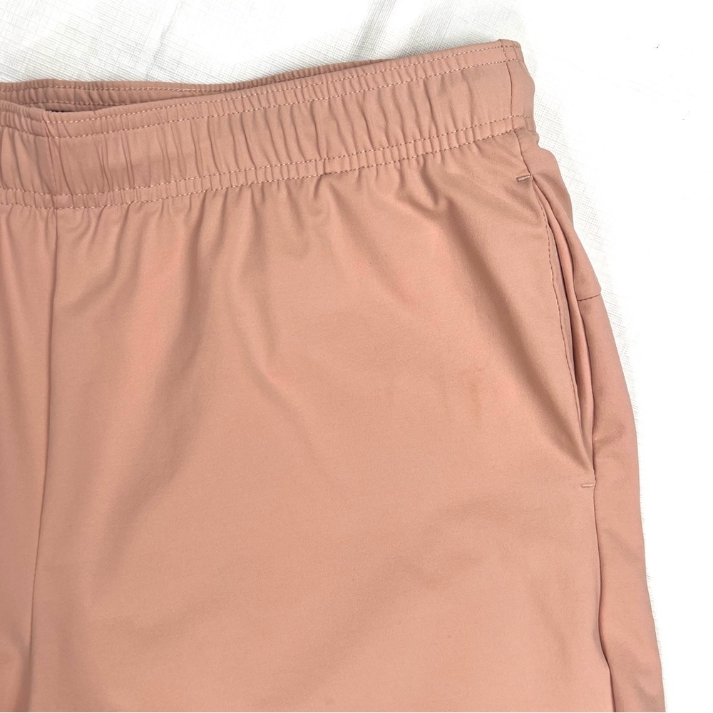 ON Run On Cloud Running Gym Men's Medium 6” Core Shorts Peach - Picture 4 of 11